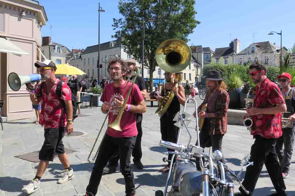 Les Fanfarfelues #11, Vitré